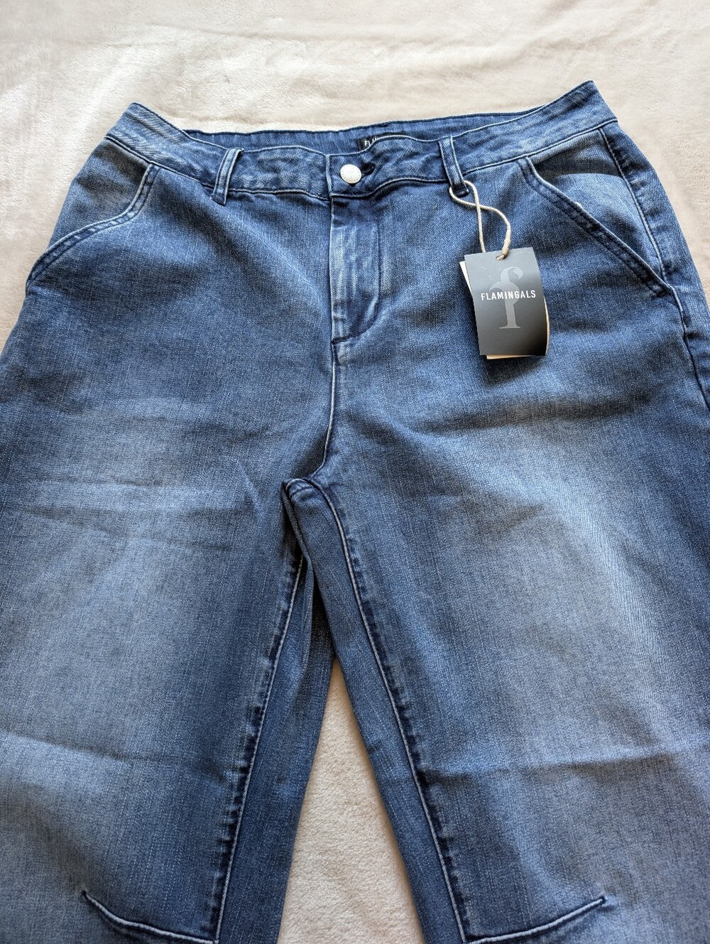 Flamingals Mid Rise Barrel Leg Cropped Jeans NWT Large - Picture 4 of 8